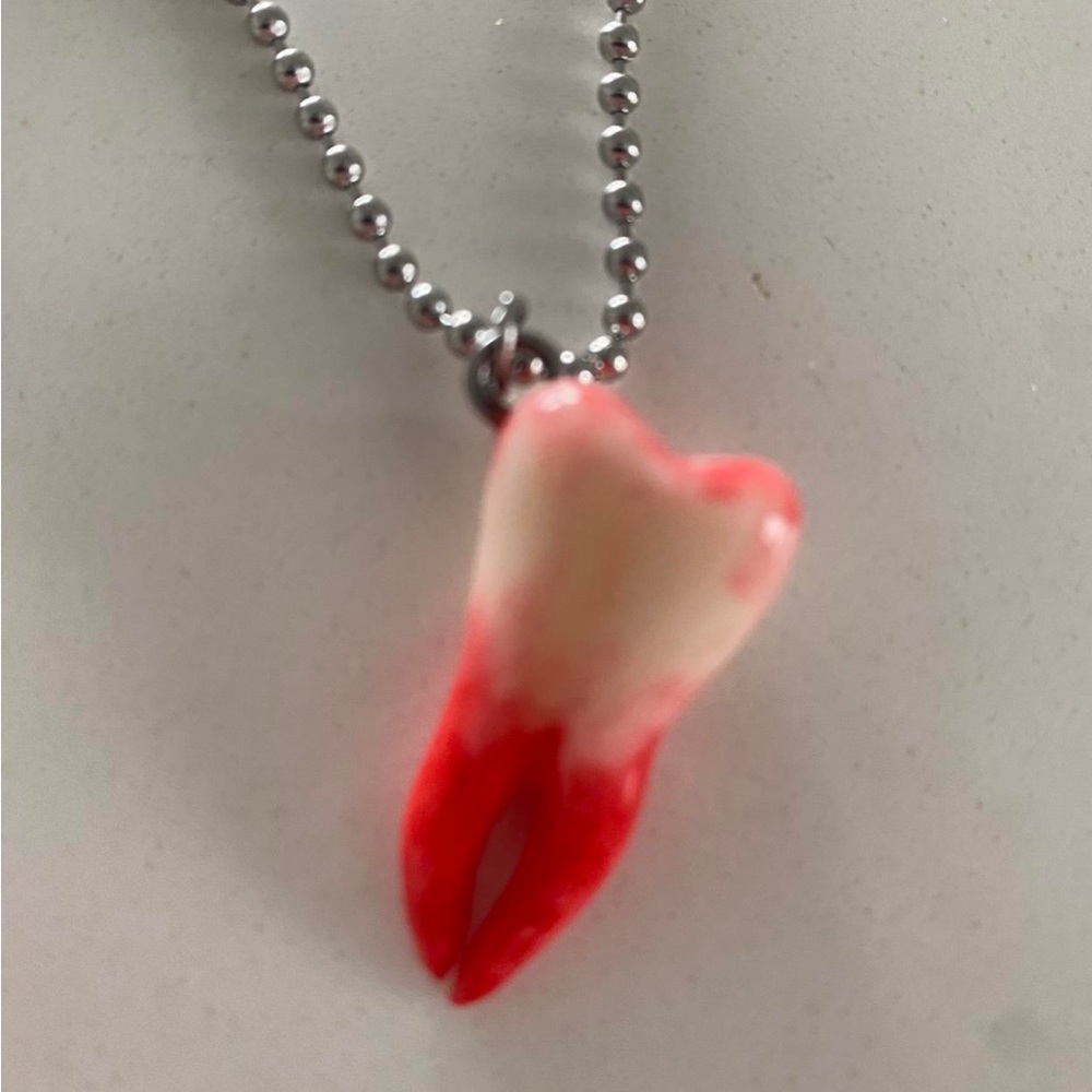 Tooth Necklace - Picture 4 of 8